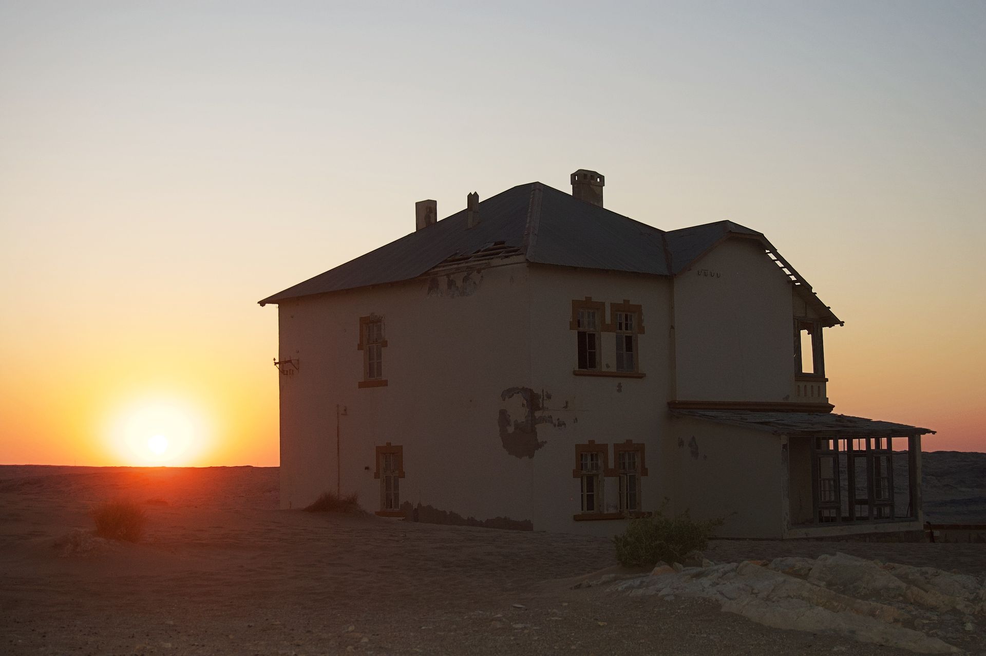 Kolmanskop is a ghost town in the Namib. Come and visit it with ARCH TOURS